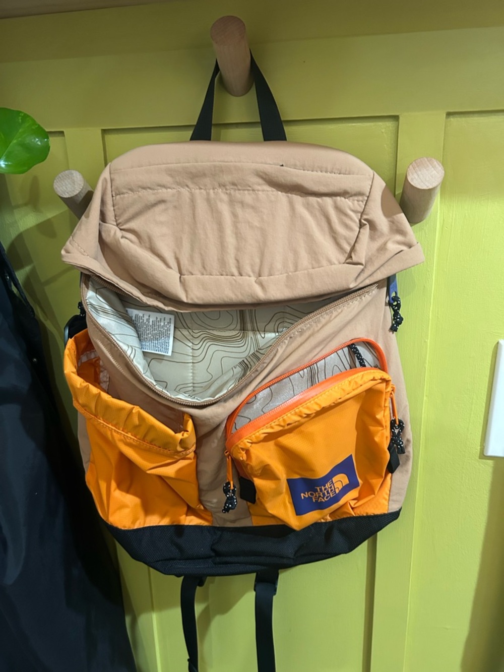 The North Face Mountain-S 18L Daypack
